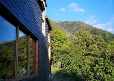 Gîte nature avec façade ardoise dans les Pyrénées